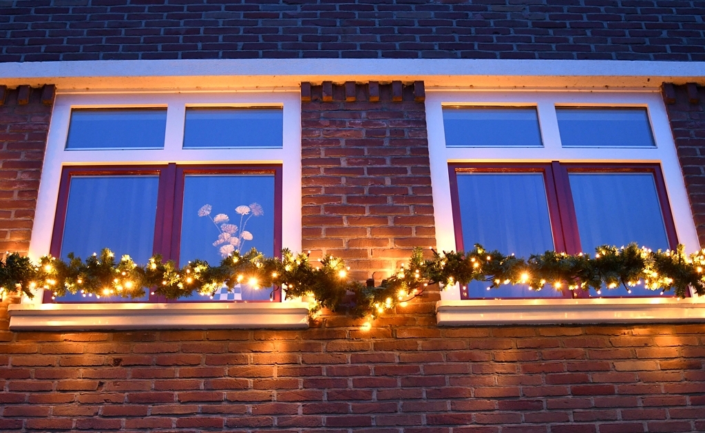 Kerstverlichting buiten ophangen en bevestigen stappenplan & tips