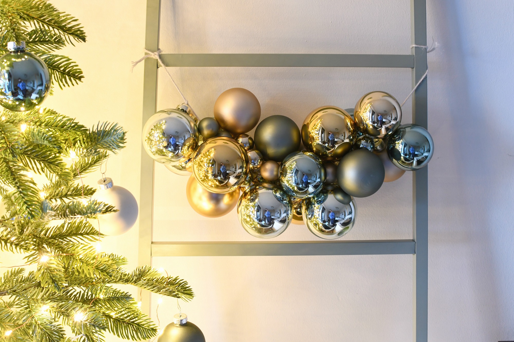 Een zin verkoper geweer Slinger van kerstballen: makkelijke kerstdecoratie maken! - Christmaholic