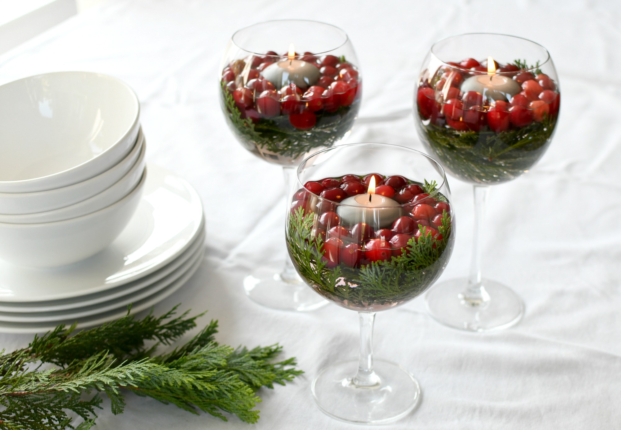 Misschien De daadwerkelijke mooi zo Versieridee voor de kersttafel: drijfkaarsen & cranberries -  Christmaholic.nl