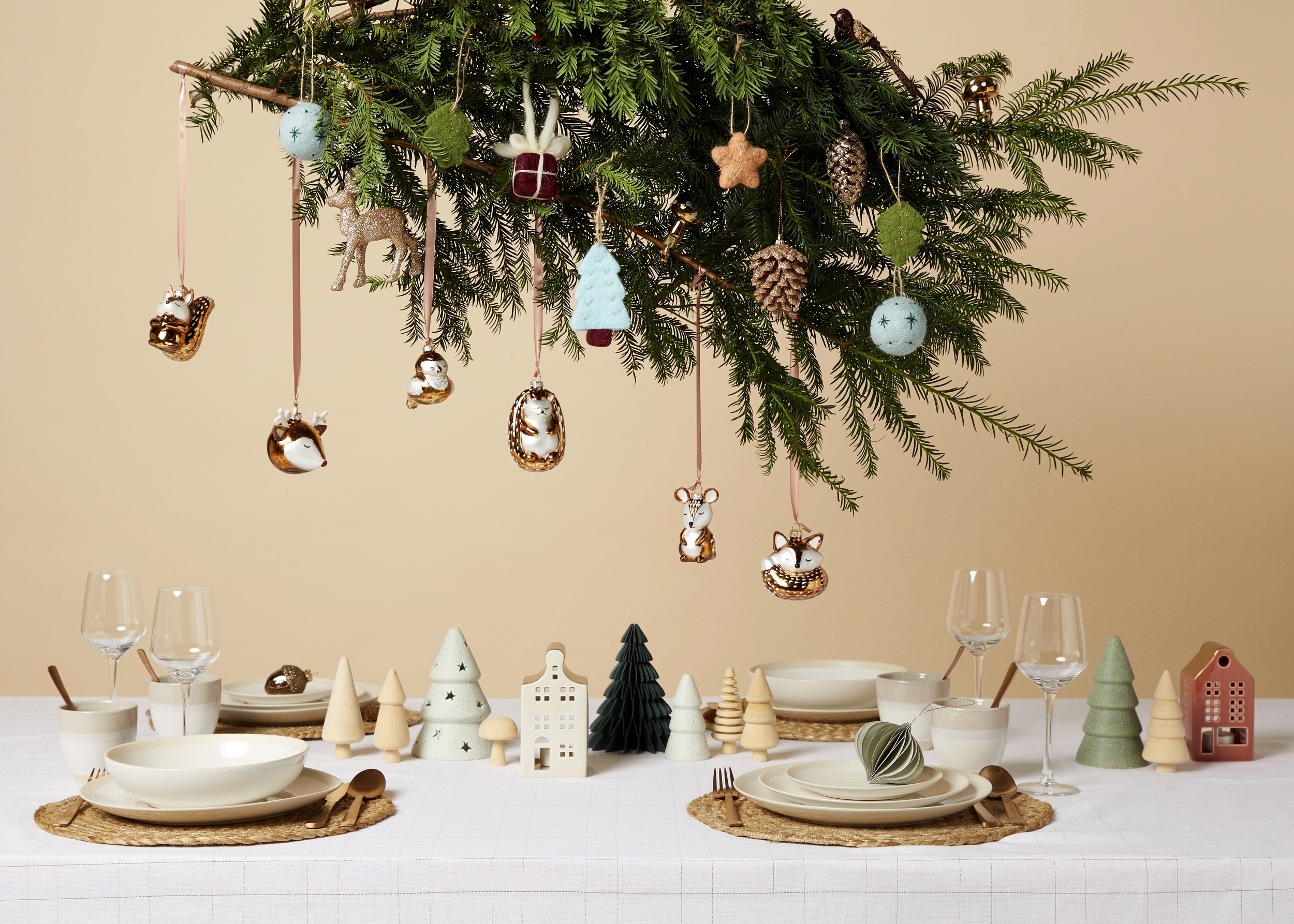 Een feestelijke kersttafel met 12 mooie van Christmaholic.nl