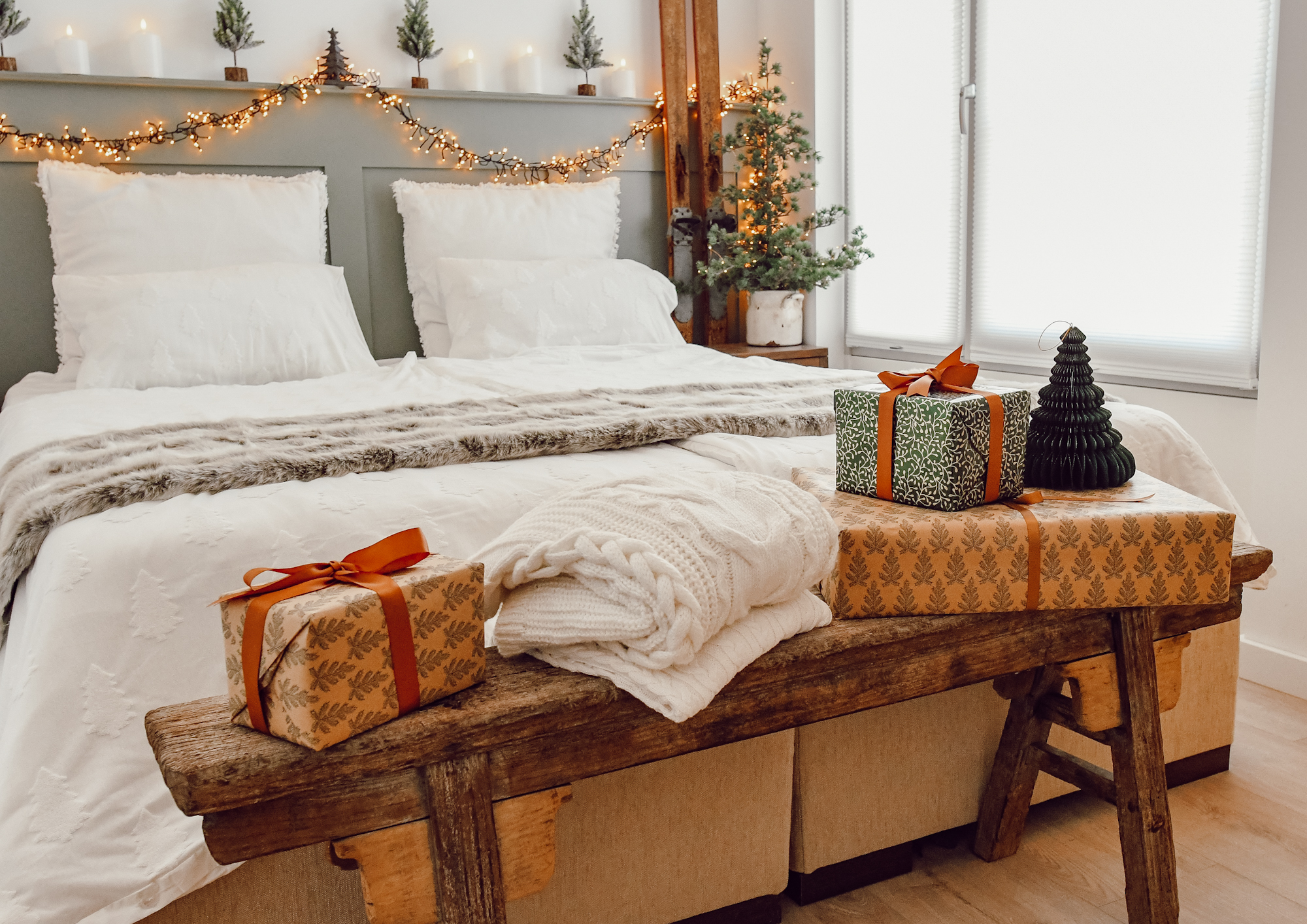 kerstdecoratie slaapkamer: voeteneinde versieren