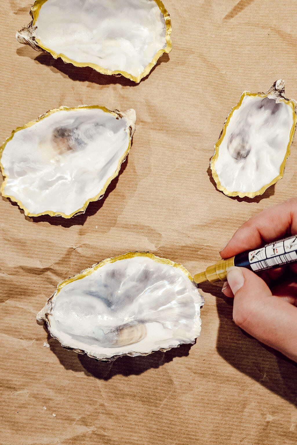 DIY Kerstornamenten van oesterschelpen maken Christmaholic
