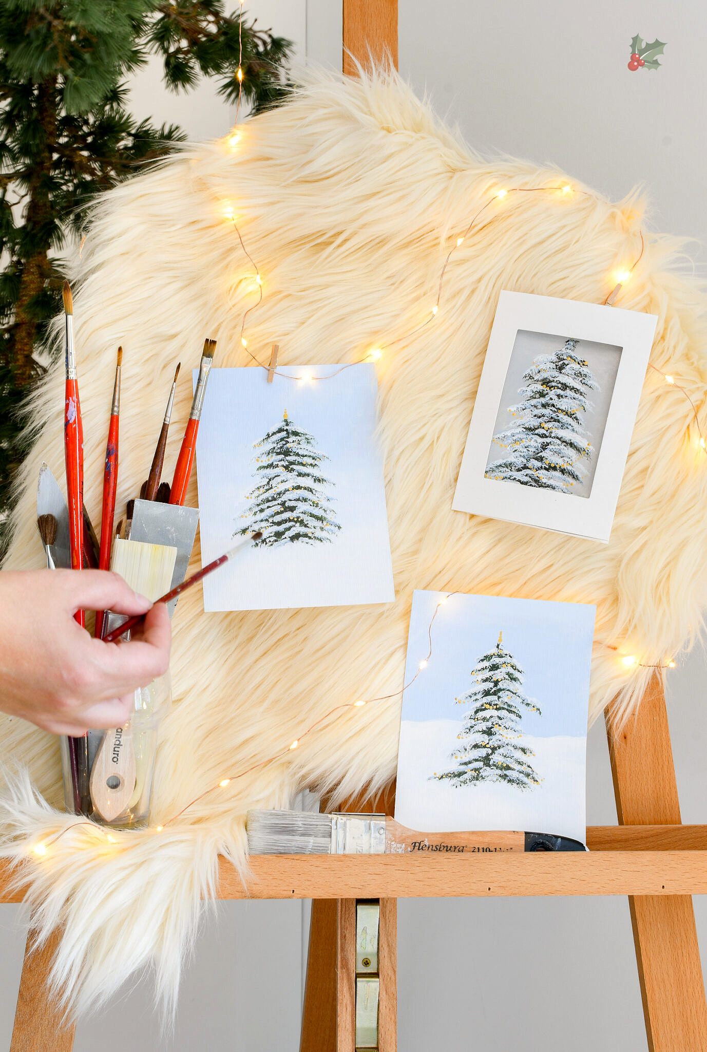 DIY Kerstkaarten schilderen met besneeuwde kerstboompjes