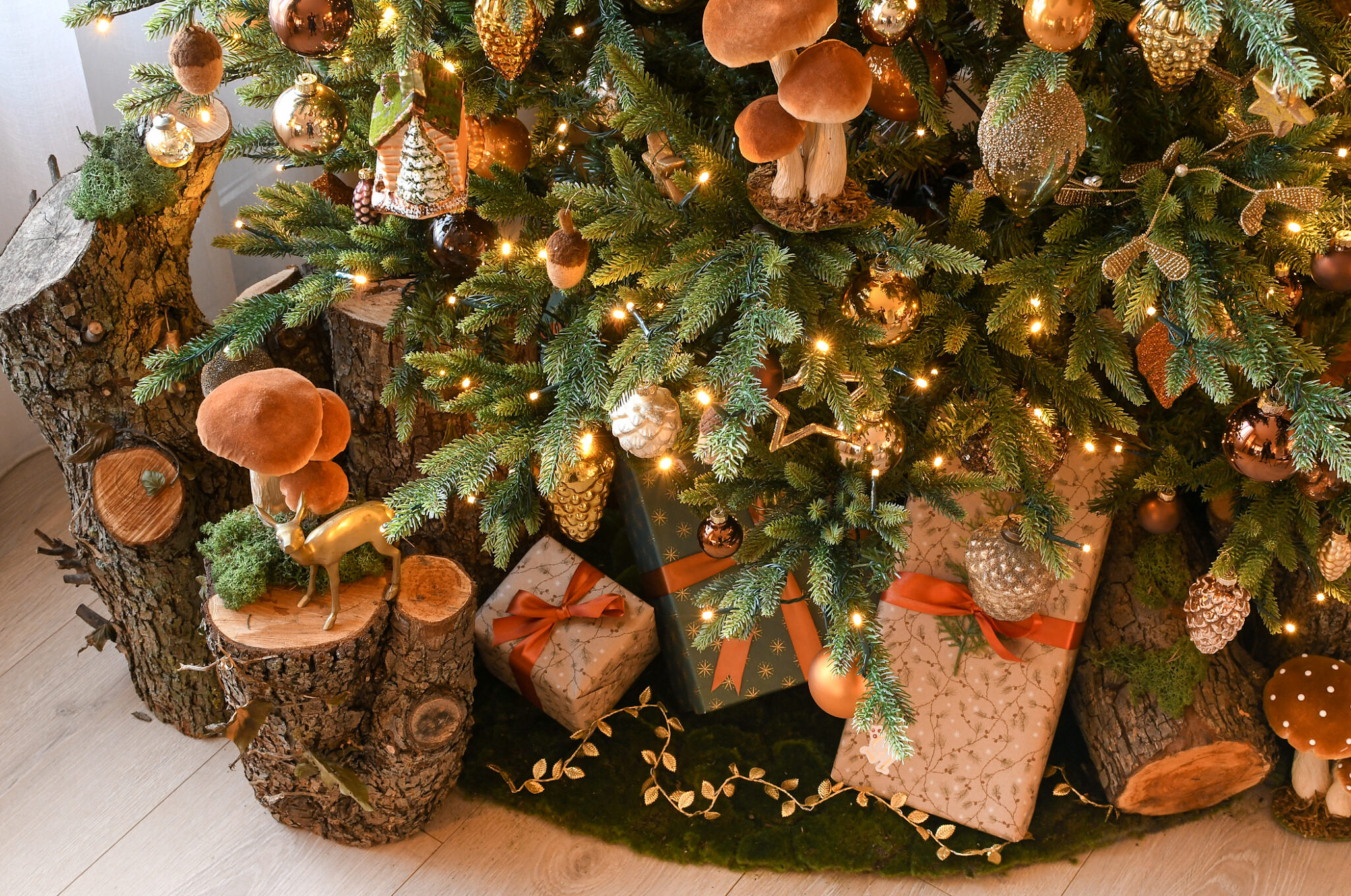 Foto's kijken! Dit is mijn 'Woodland Glam' kerstboom Christmaholic.nl