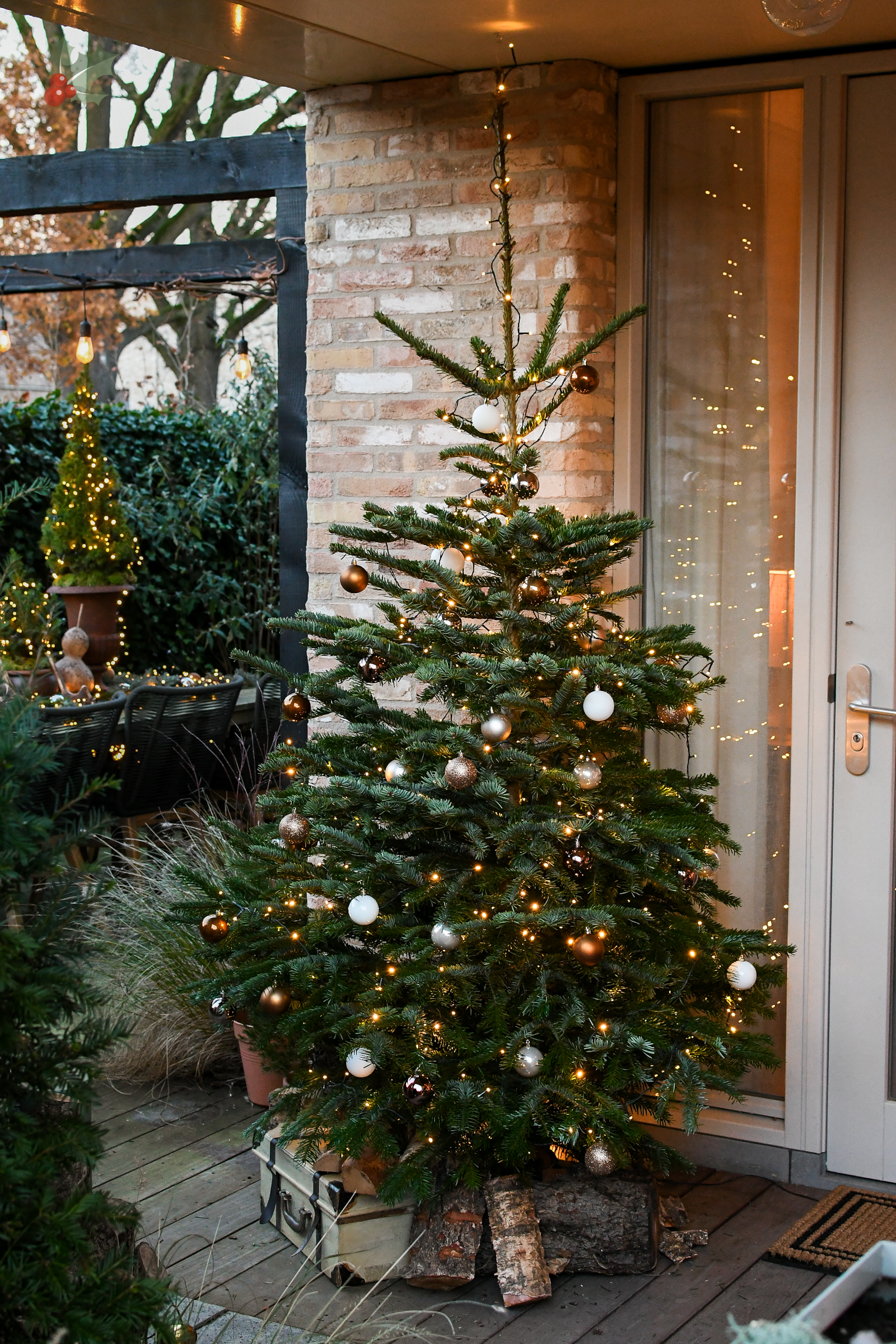 kerstboom buiten opzetten