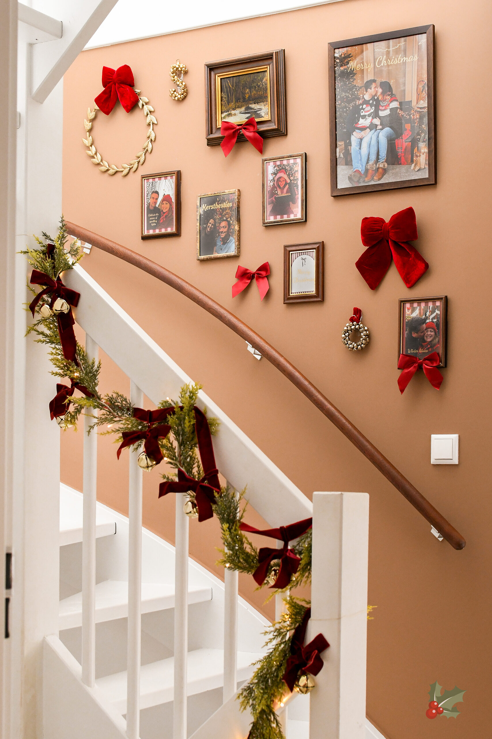 kerst muurdecoratie gallery wall maken met kerstversiering
